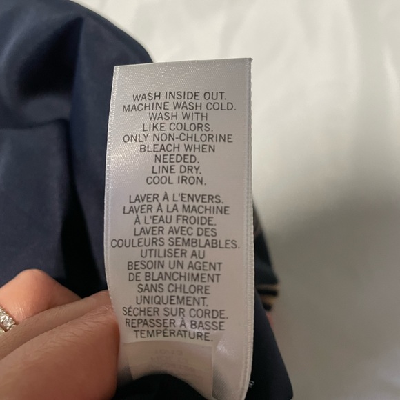 Banana Republic Skirt. Size 2 - Picture 7 of 9